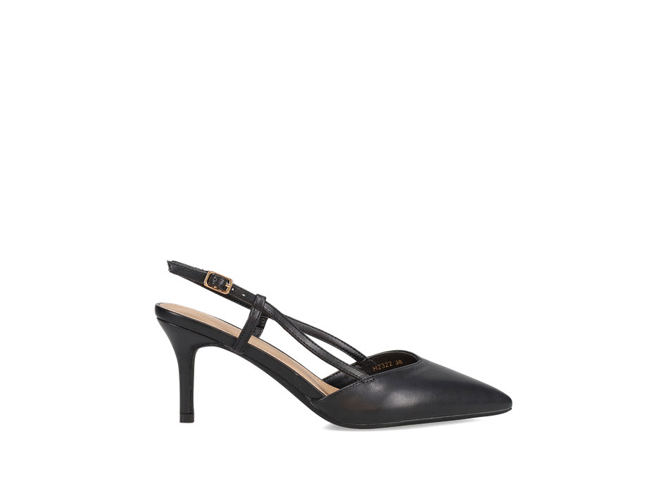 Black pointy pump