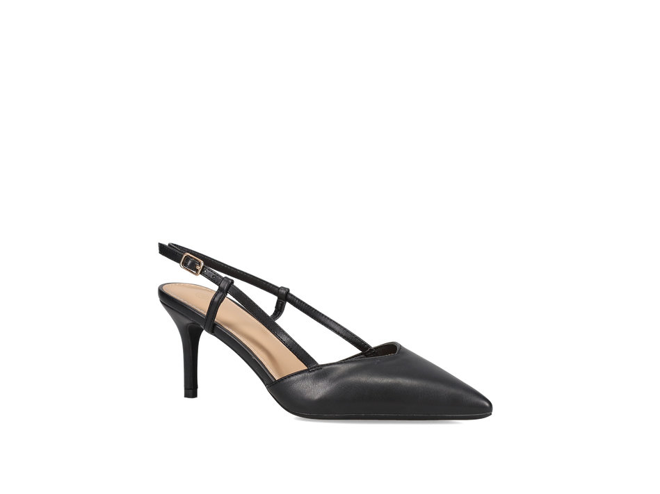 Black pointy pump