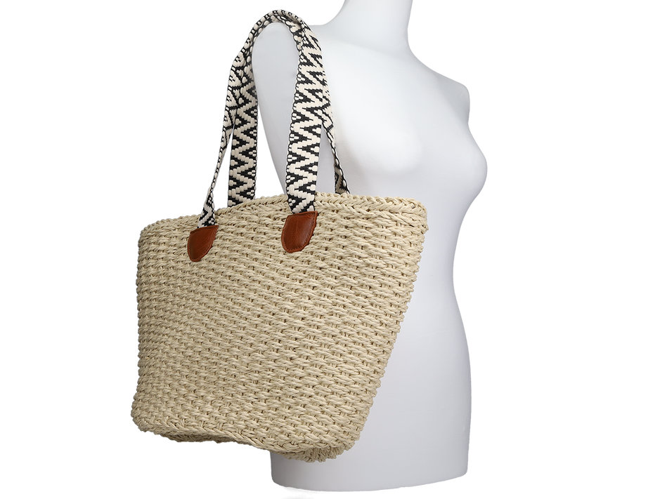 Beige straw shoulder bag