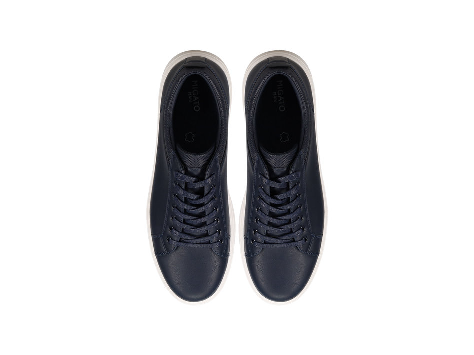 Mens dark blue sneaker