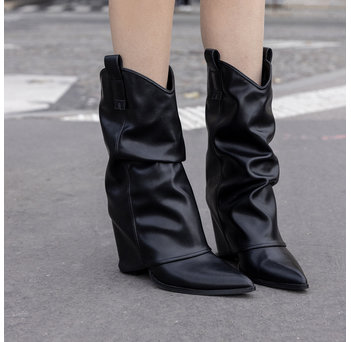 Black western boot